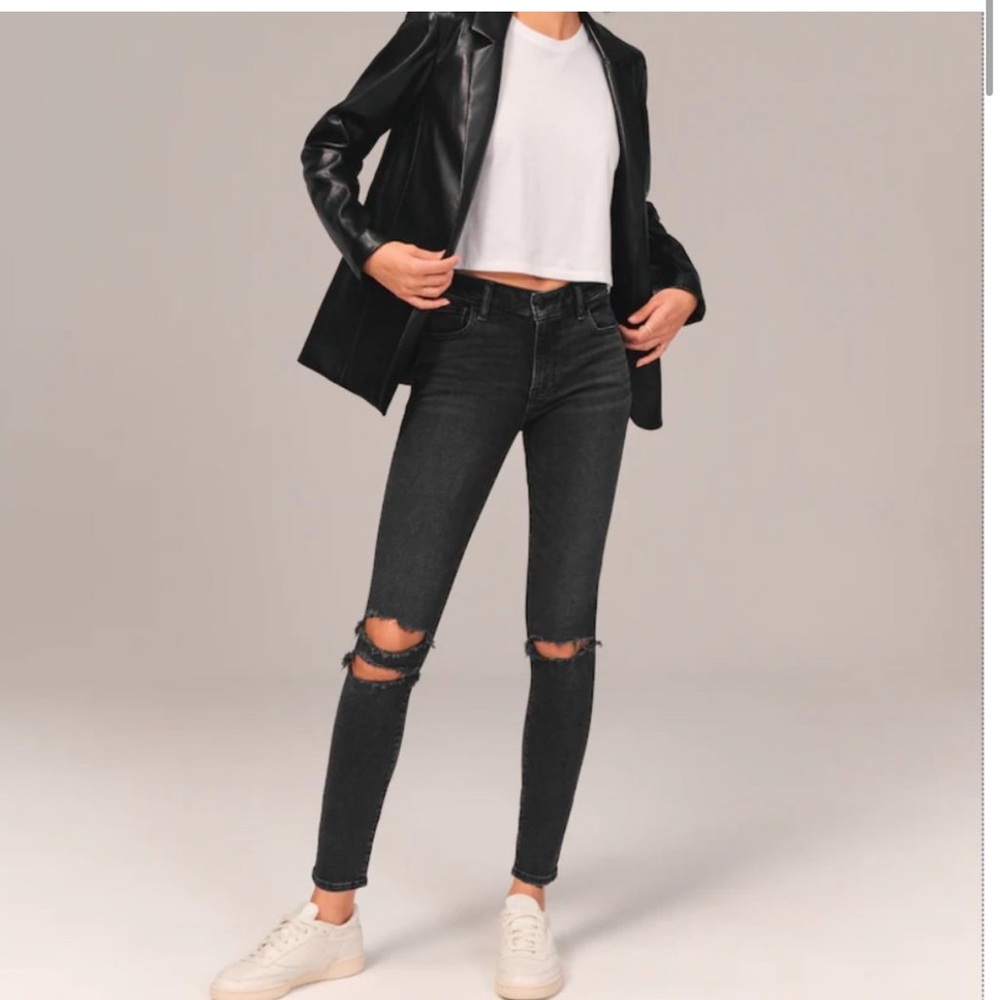 Abercrombie and Fitch Women's
Mid Rise Super Skinny Ankle Jean BLACK RIPPED WASH